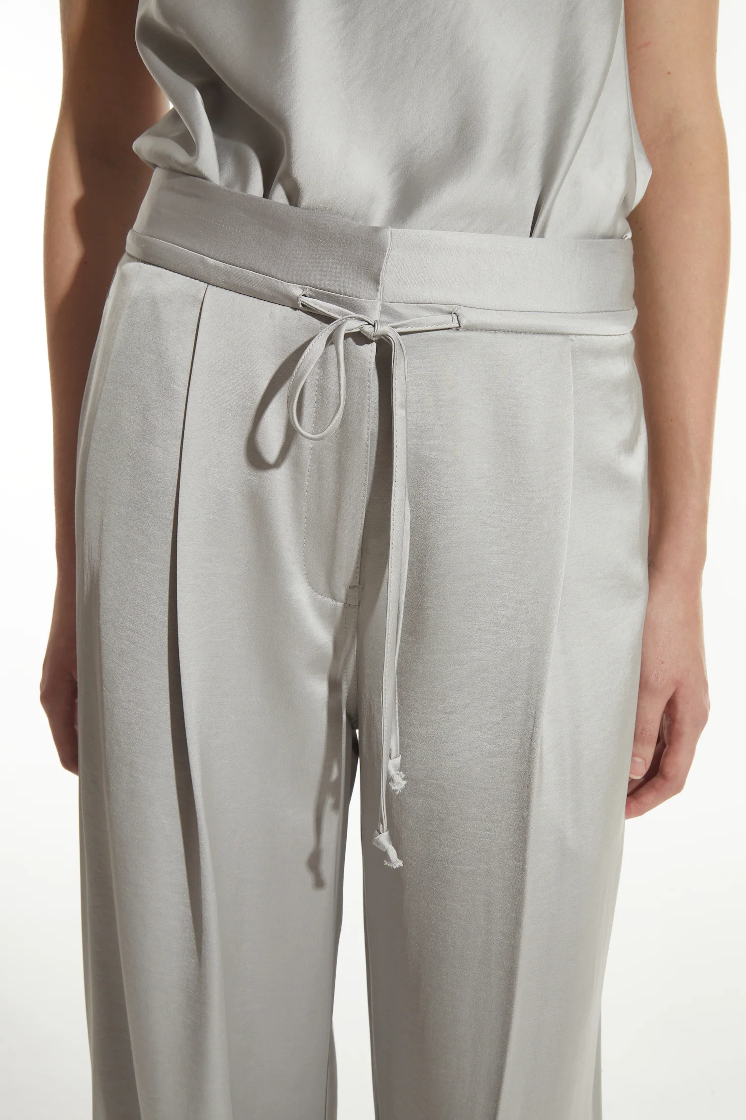 Neve Mid-Waisted Wideleg Trouser 11 Neve Mid-Waisted Wideleg Trouser