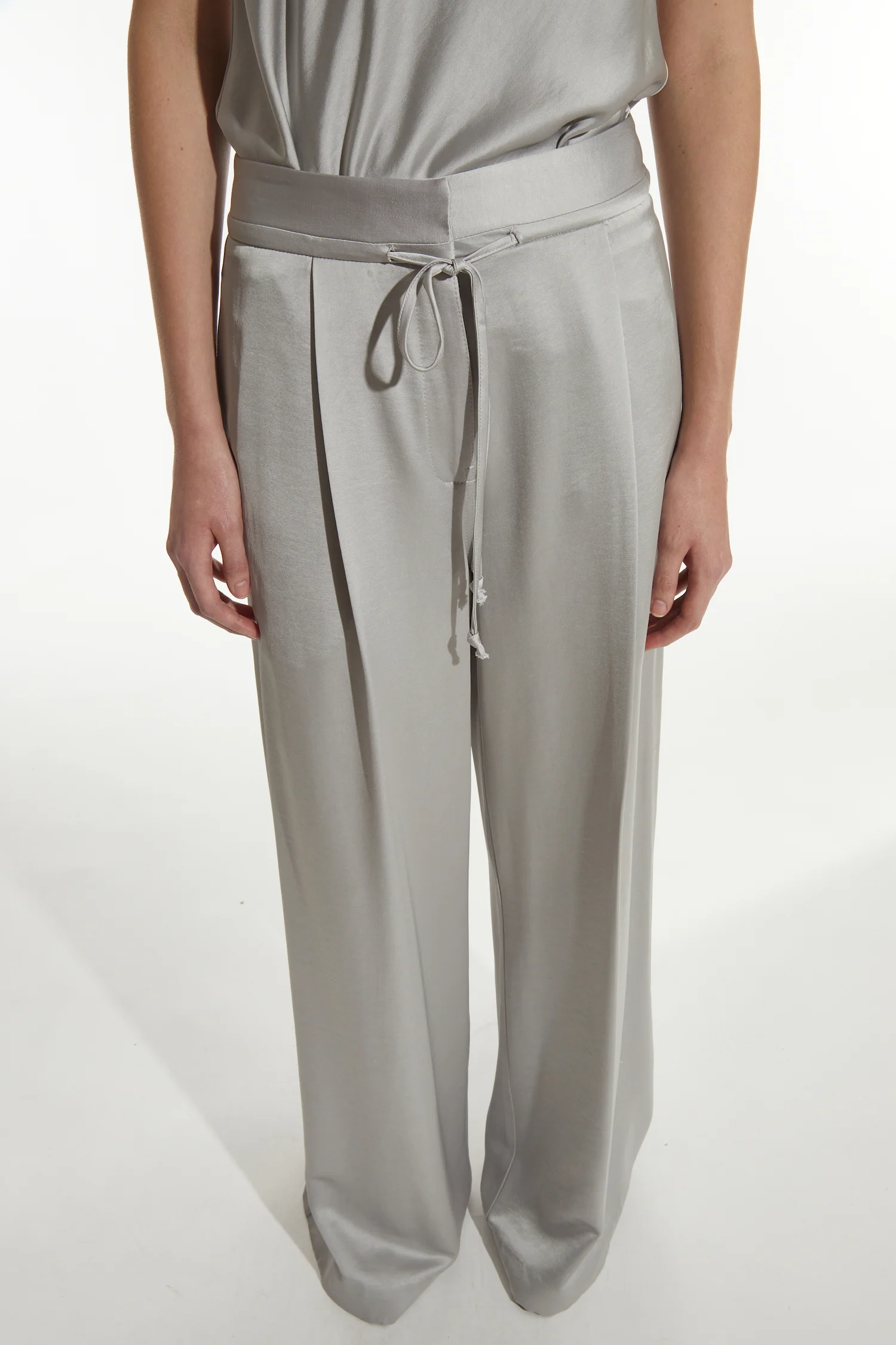 Neve Mid-Waisted Wideleg Trouser 7 Neve Mid-Waisted Wideleg Trouser