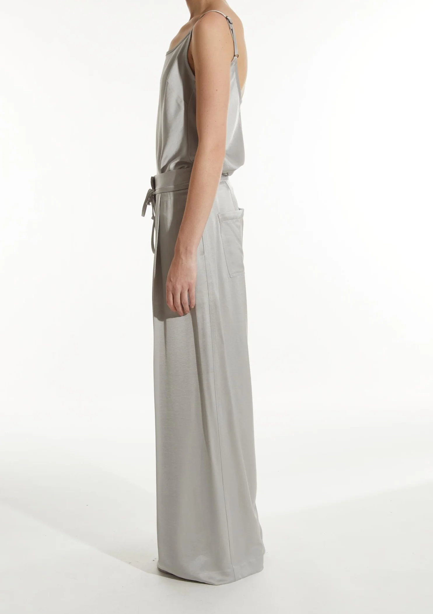 Neve Mid-Waisted Wideleg Trouser 9 Neve Mid-Waisted Wideleg Trouser