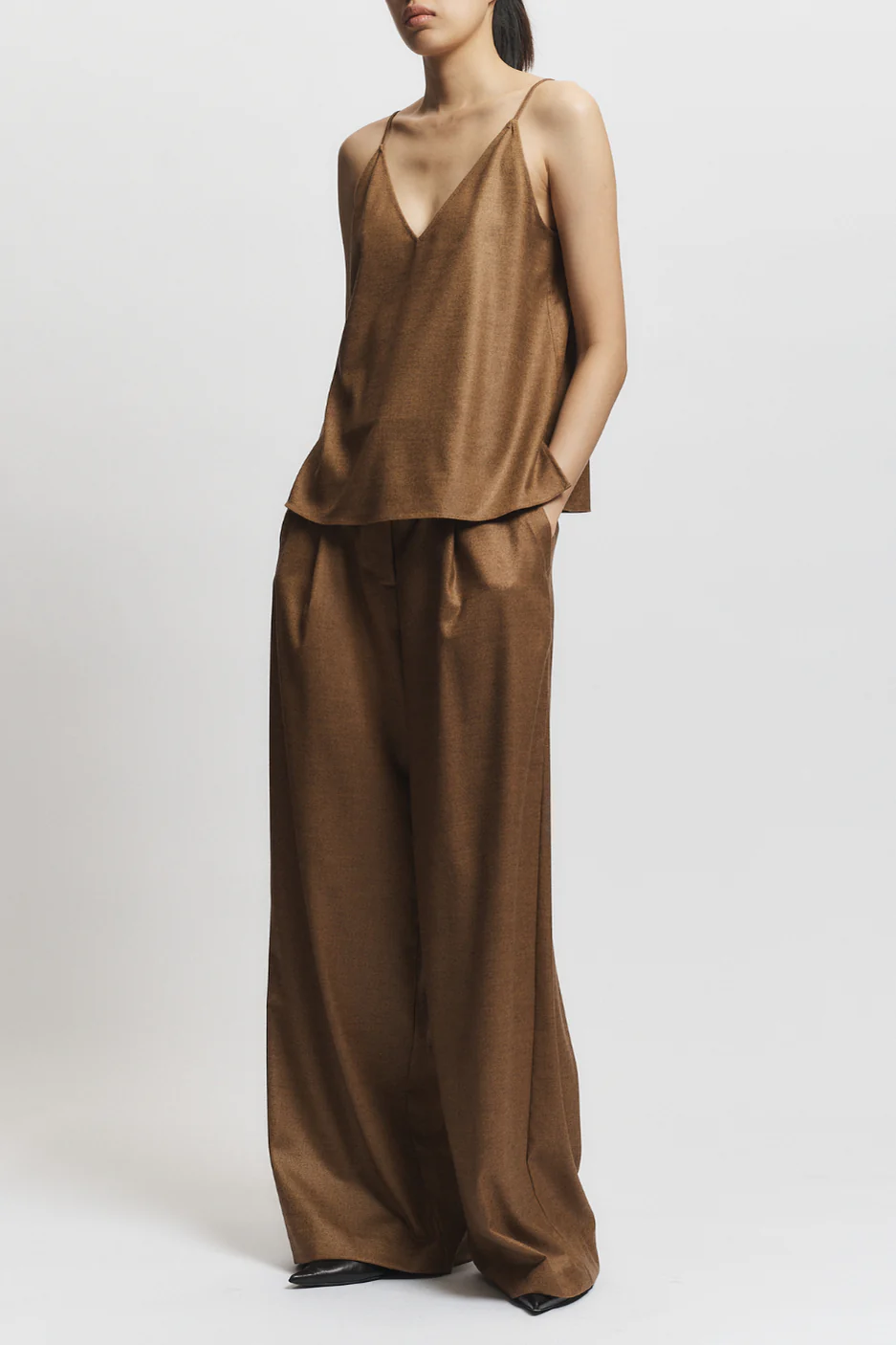 Nevin Mid-Waisted Lightweight Trouser, Clove