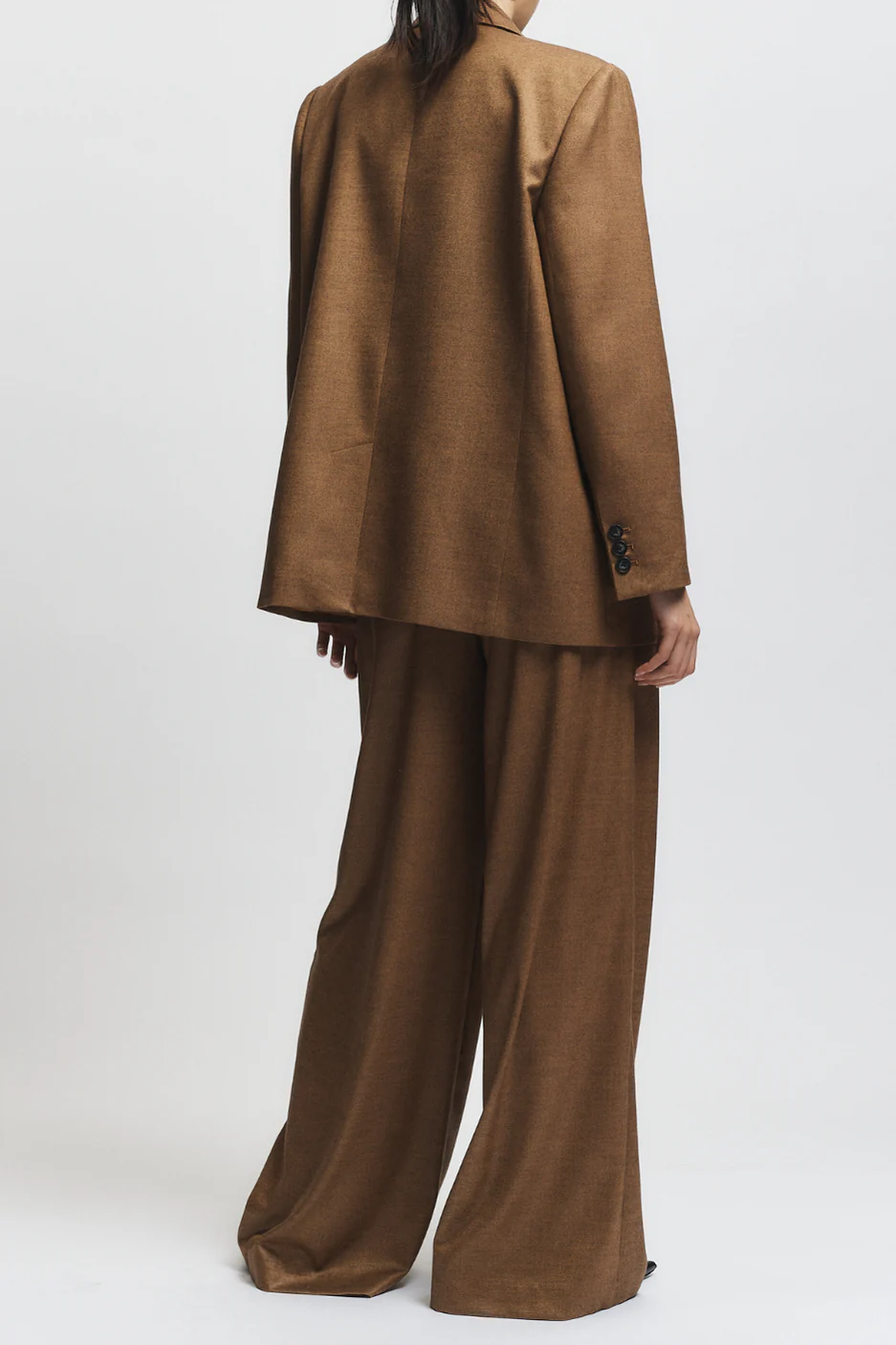 Nevin Mid-Waisted Lightweight Trouser, Clove 3 Nevin Mid-Waisted Lightweight Trouser, Clove