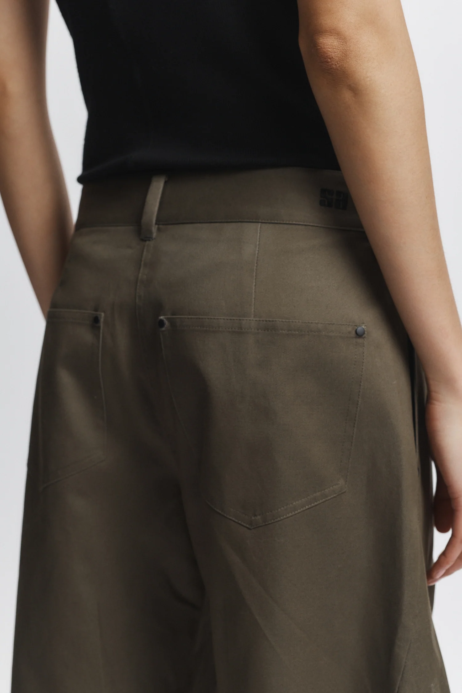Cayden Barrel Trouser, Olive