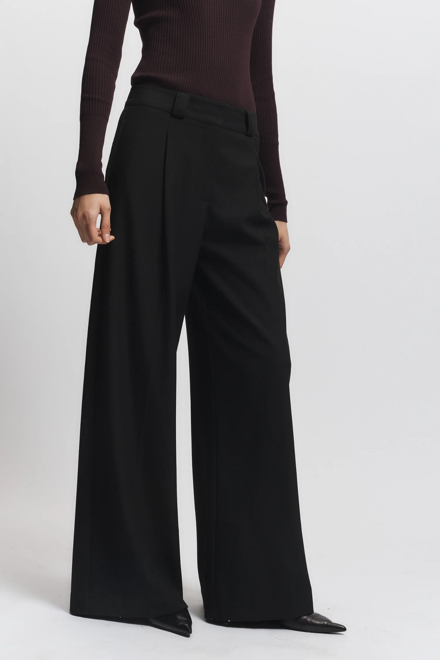 Tiffany Mid-Waisted Wideleg Trouser, Black 2 Tiffany Mid-Waisted Wideleg Trouser, Black